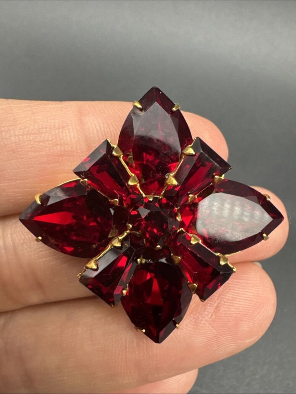 Vintage Signed Weiss Ruby Red Rhinestone Brooch Pin Flower Shape 1” Gold Tone
